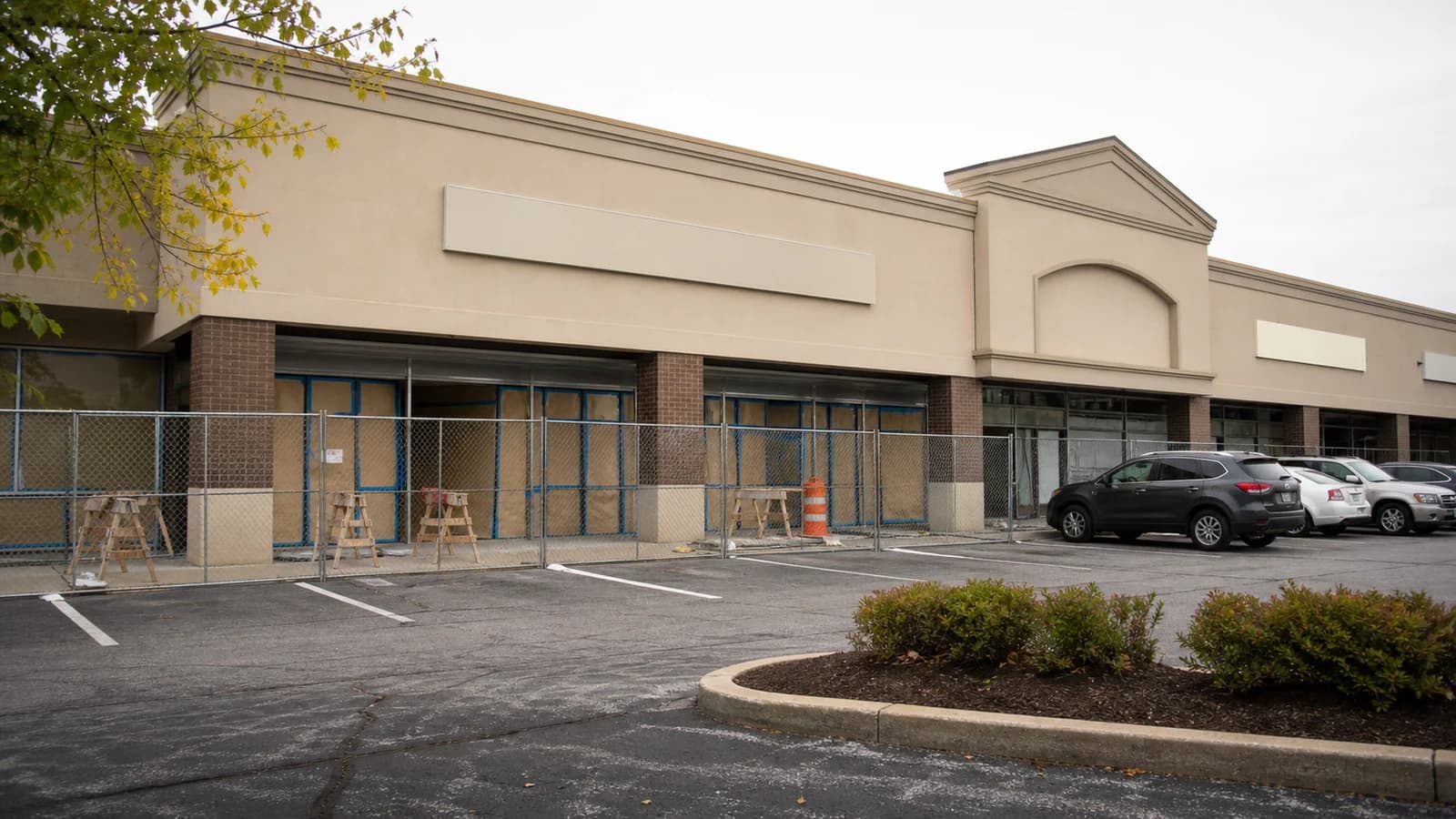 Editorial illustration of three storefront bays at an Upper Arlington shopping center.